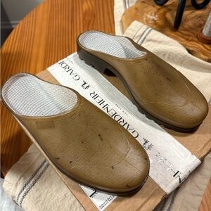 Gardenheir Green/Brown Gardener Clogs
